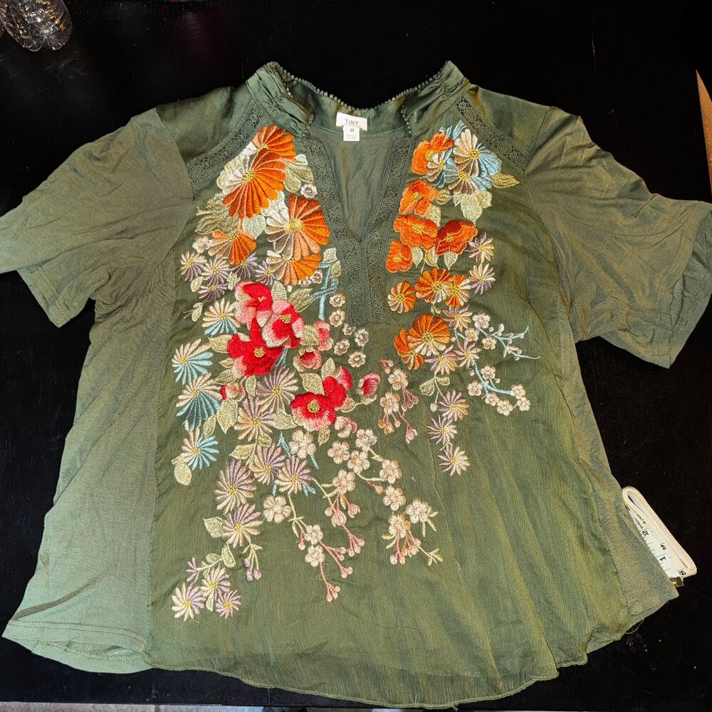 Anthropologie - Tiny Eliana Embroidered Half Sleeve Top - Green Size M